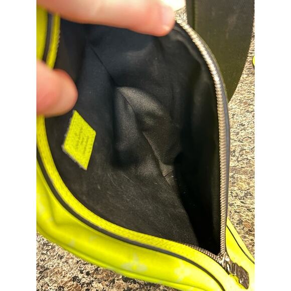 Louis Vuitton Taigarama Duo Sling Bag Neon Yellow 347072 - Picture 11 of 16